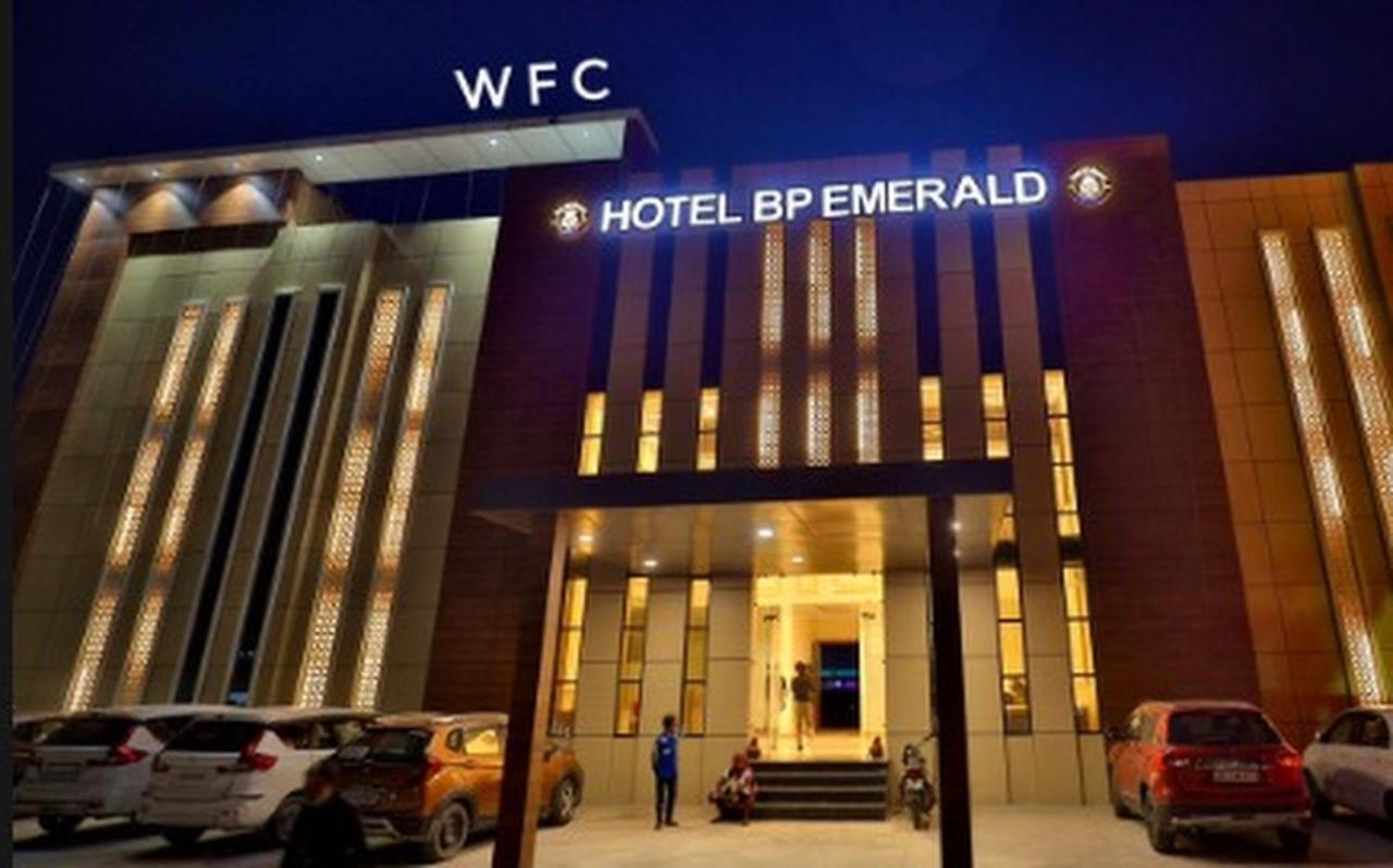 Hotel B P Emerald Mathura Eksteriør bilde