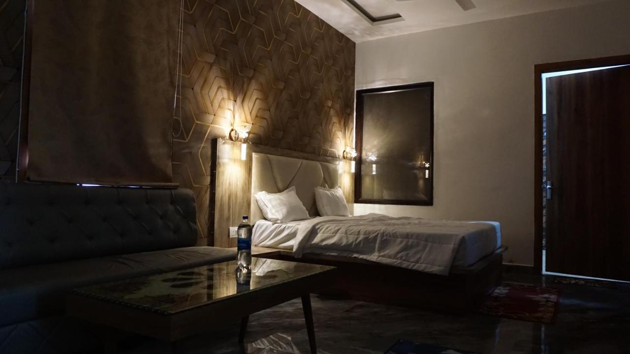 Hotel B P Emerald Mathura Eksteriør bilde