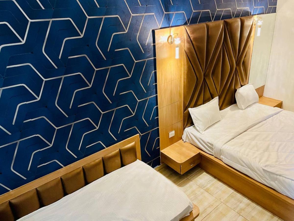 Hotel B P Emerald Mathura Eksteriør bilde