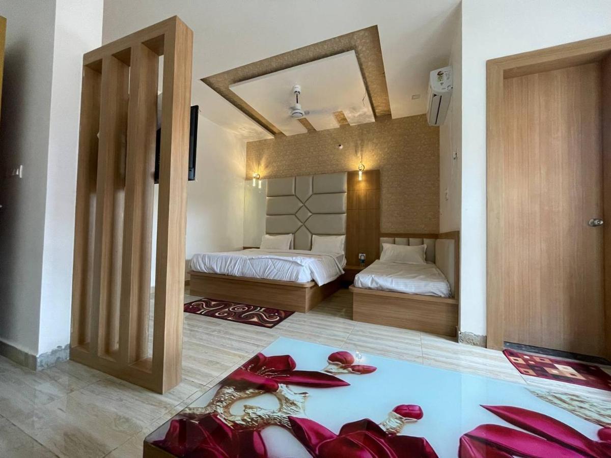 Hotel B P Emerald Mathura Eksteriør bilde
